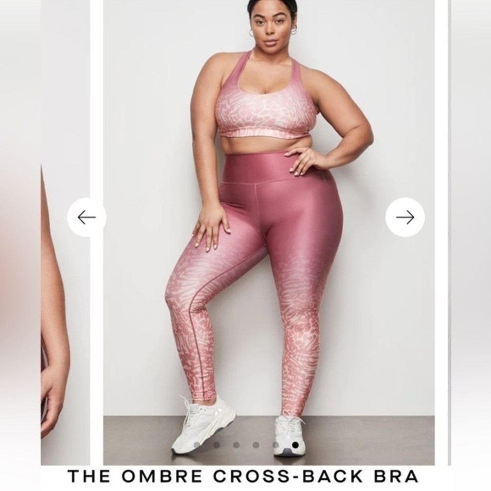 Good American Ombré Cross Over Back Sports Bra - Picture 3 of 15